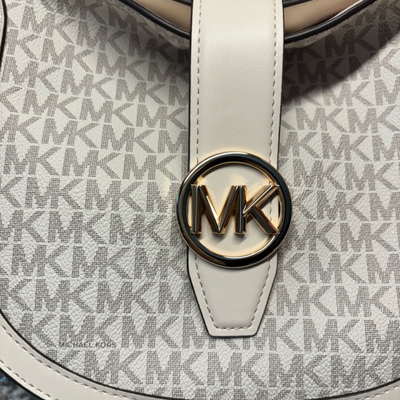 NWT!  So Cute for Summer!! Brand New Michael Kors Gaby Crossbody - Picture 3 of 5